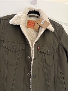 Levi's Olive Green Sherpa-Lined Trucker Jacket with Cream Lining
